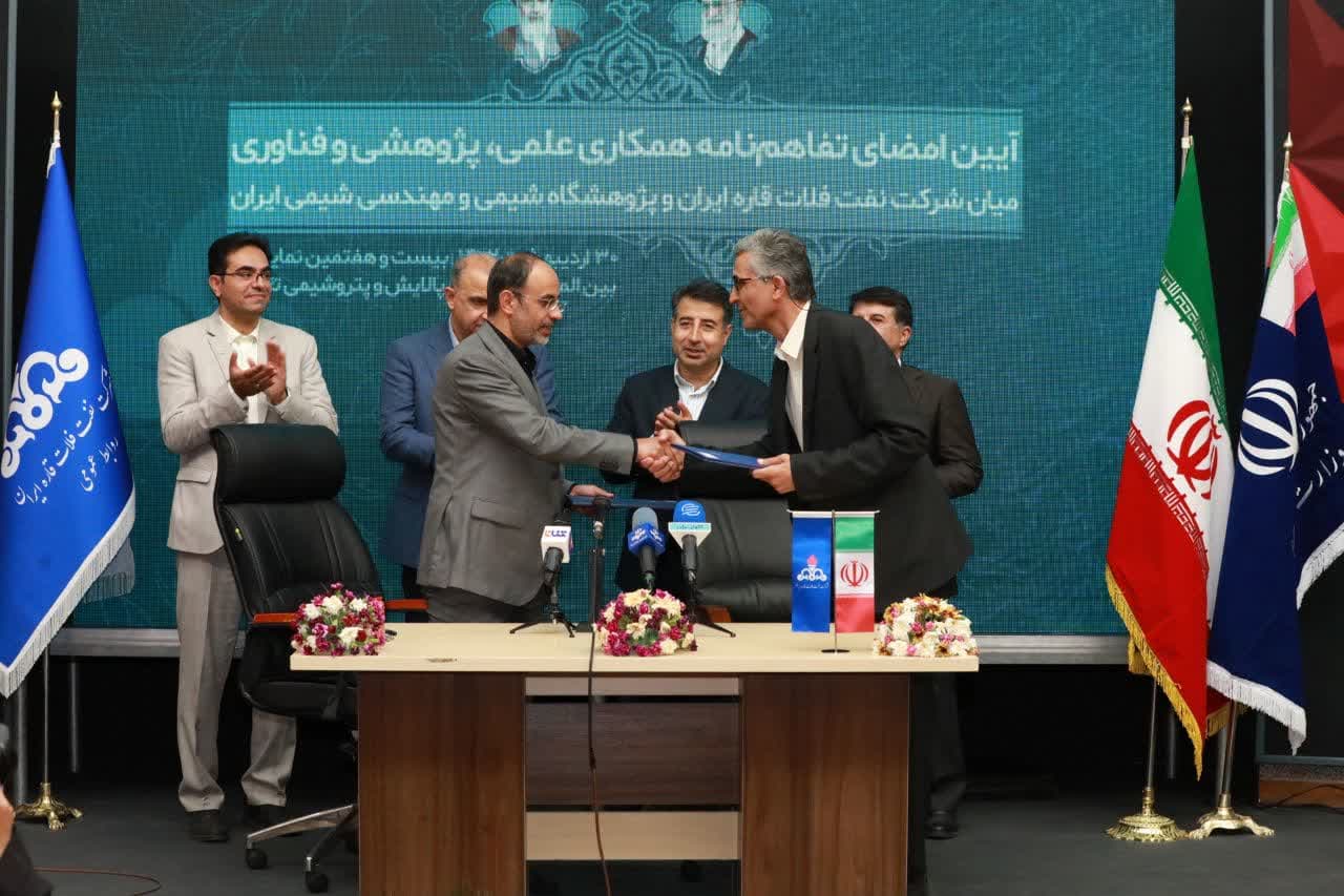 امضای ۸ قرارداد و تفاهمنامه پژوهشی بین شرکت نفت فلات قاره و مراکز دانشگاهی و شرکتهای دانشبنیان